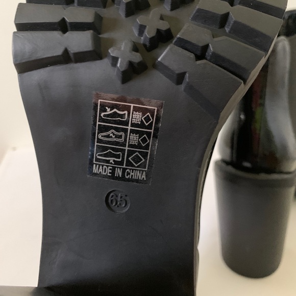 Fashion Nova Black Patent Chunky Boots Size 6.5 - Picture 13 of 16